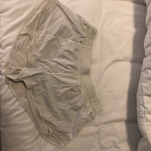 White lululemon hotty hot short II 2.5” inseam